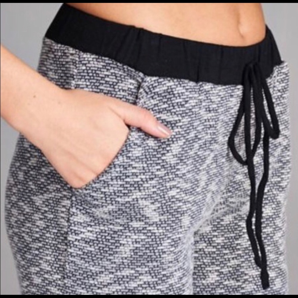 SOLD **** JOGGER PANTS STREET STYLE - Picture 2 of 4